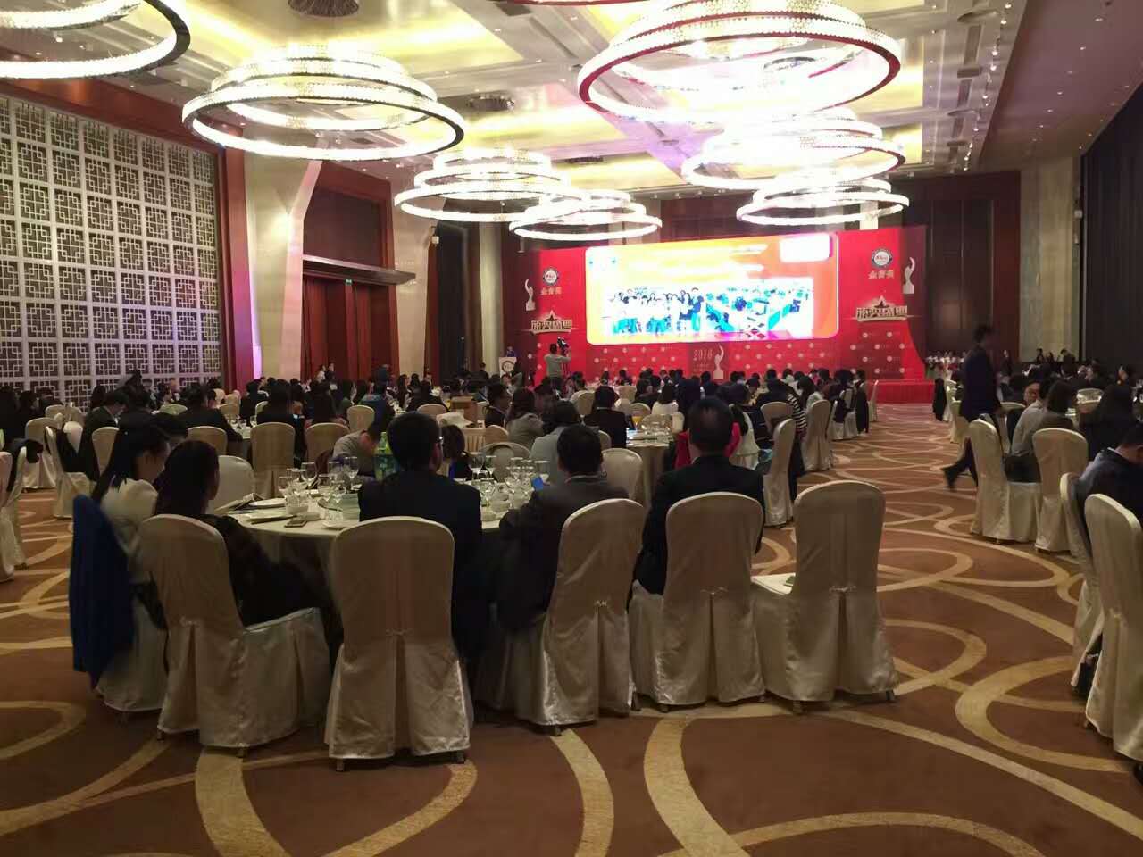 第九屆‘2016中國呼叫中心與服務(wù)外包國際峰會’暨金音獎-中國佳客戶聯(lián)絡(luò)中心與CRM頒獎典禮’